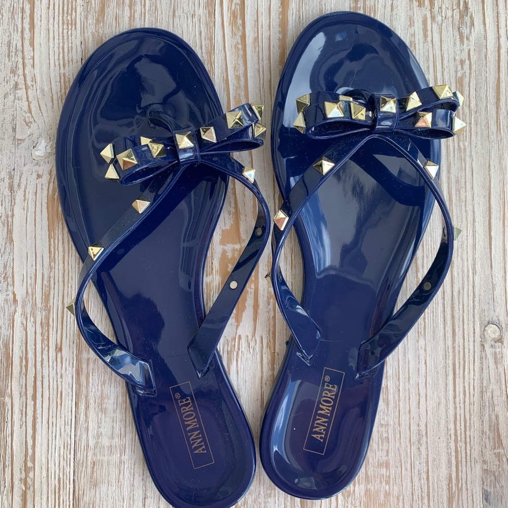 FLIP FLOPS